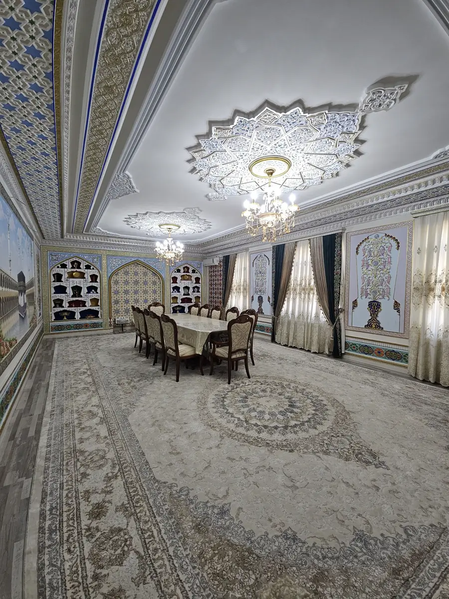 2 qavatli uy sotiladi − 700 m²