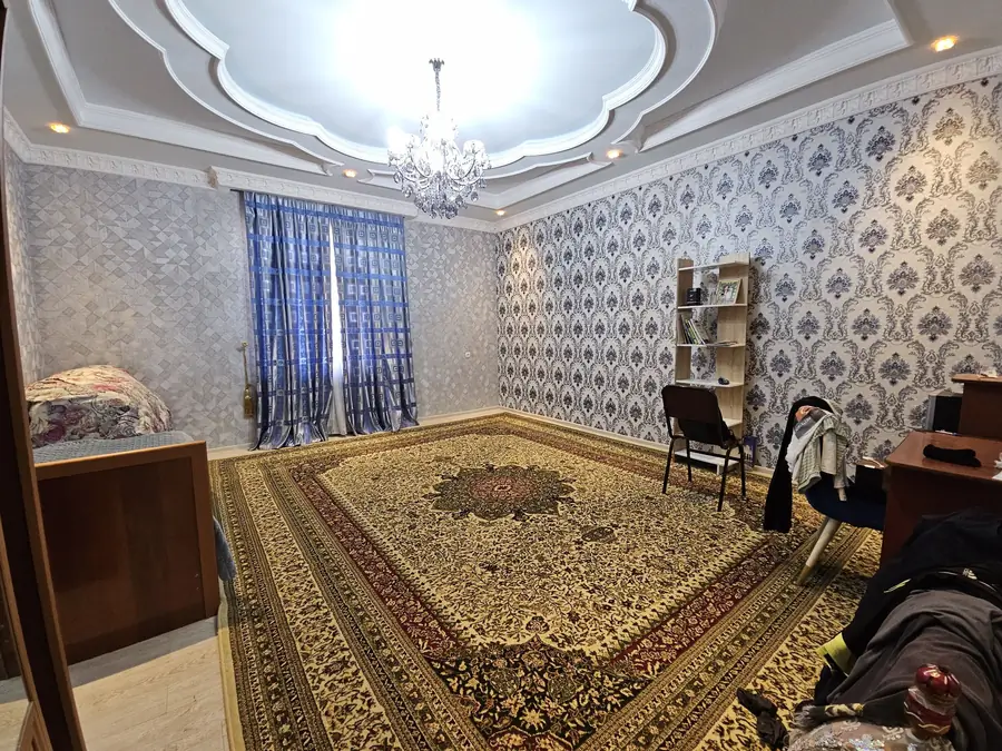 2 qavatli uy − 700 m², 7 sot. 