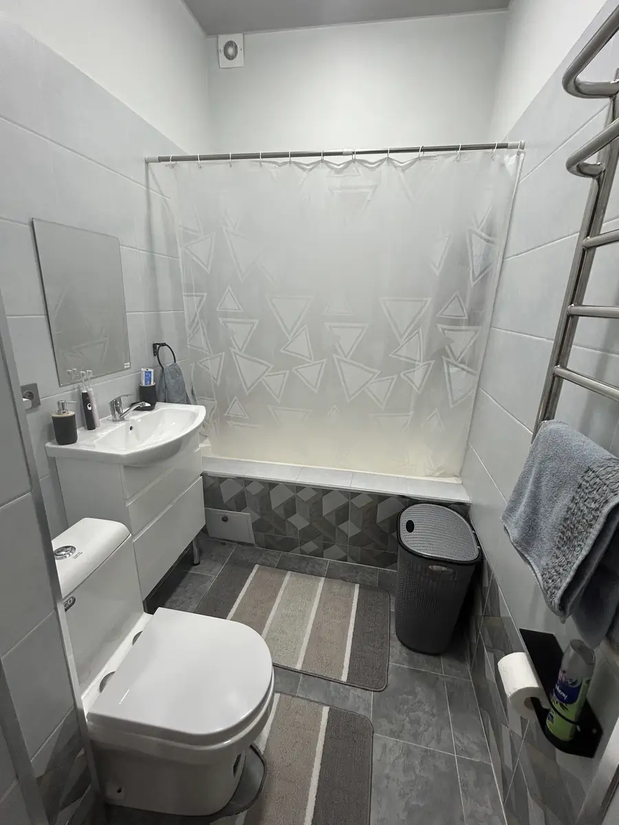 Продается 2-комнатная квартира − 51.6 м²