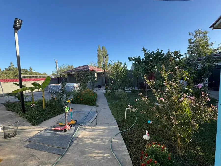 2 qavatli uy sotiladi − 152 m²