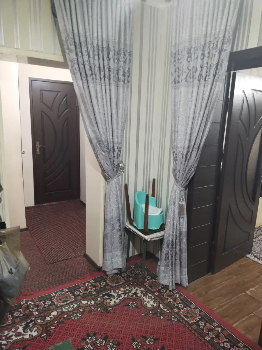 3 xonali kvartira sotiladi − 70.6 m²