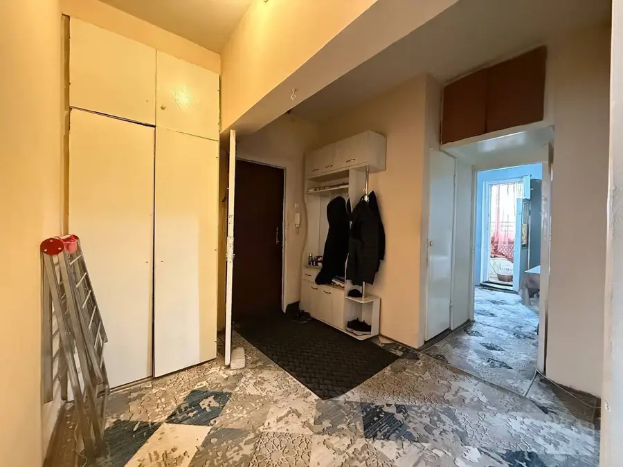 3 xonali kvartira sotiladi − 80 m²