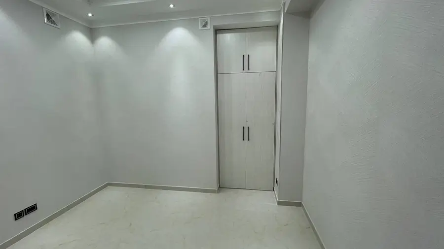 Ofis sotiladi − 184 m²