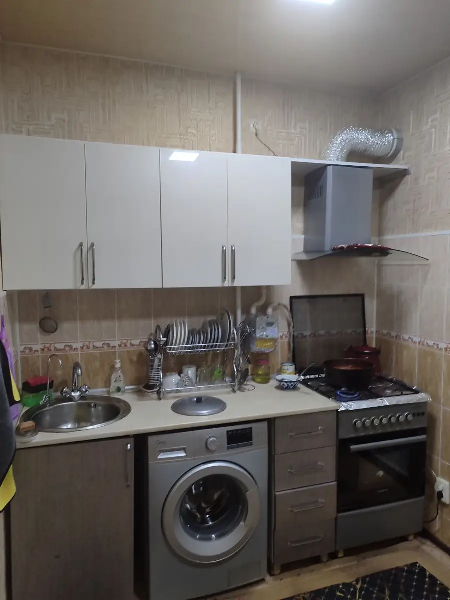 3 xonali kvartira sotiladi − 77 m²