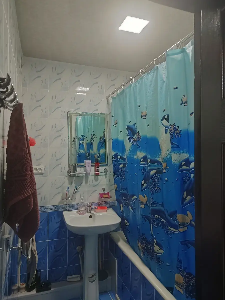 3 xonali kvartira sotiladi − 77 m²