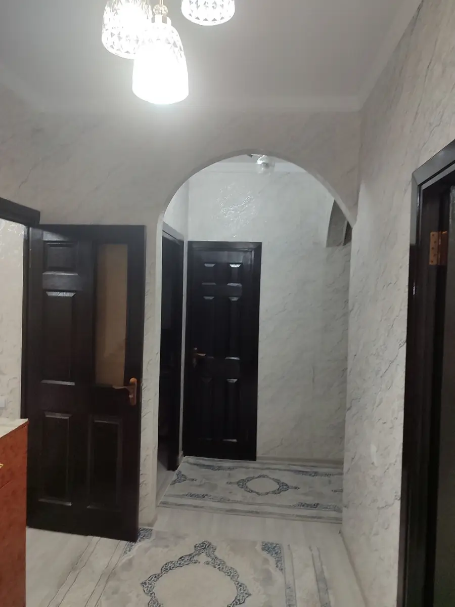 3 xonali kvartira sotiladi − 77 m²