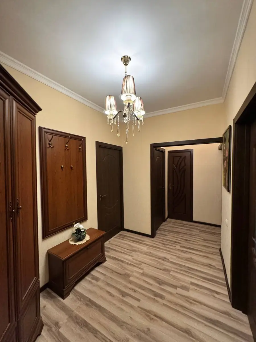 4 xonali kvartira − 90 m², 3/5 qavat