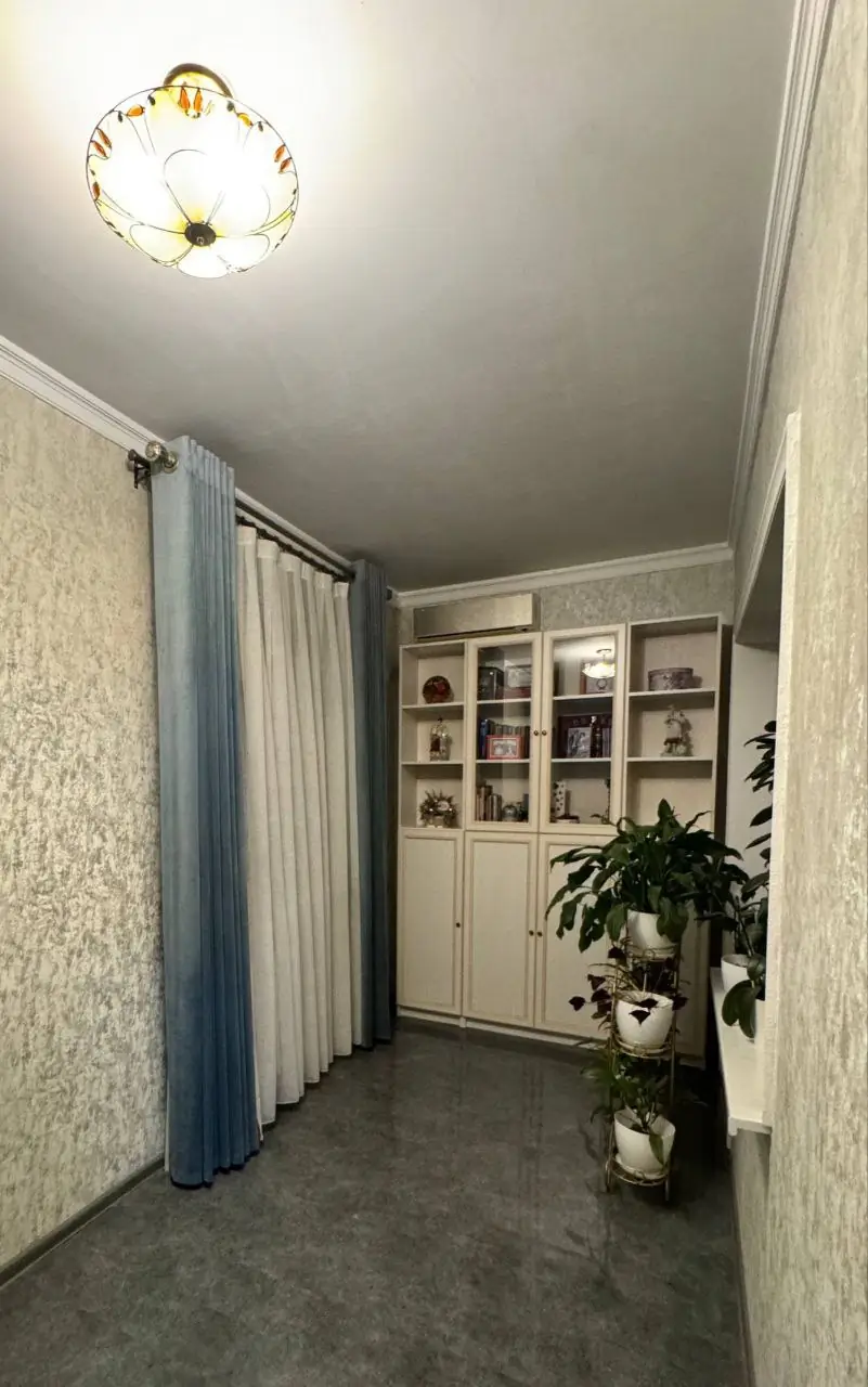 4 xonali kvartira sotiladi − 90 m²