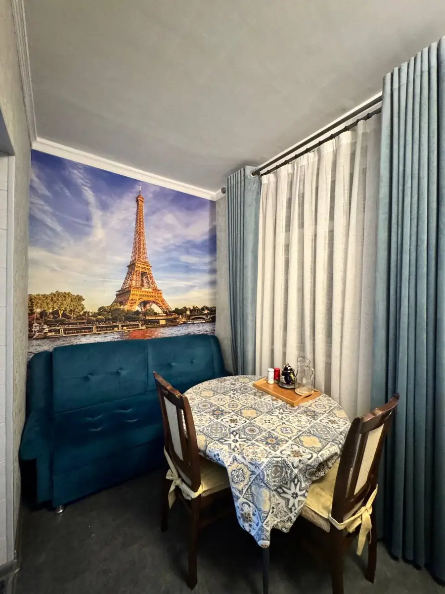 4 xonali kvartira sotiladi − 90 m²