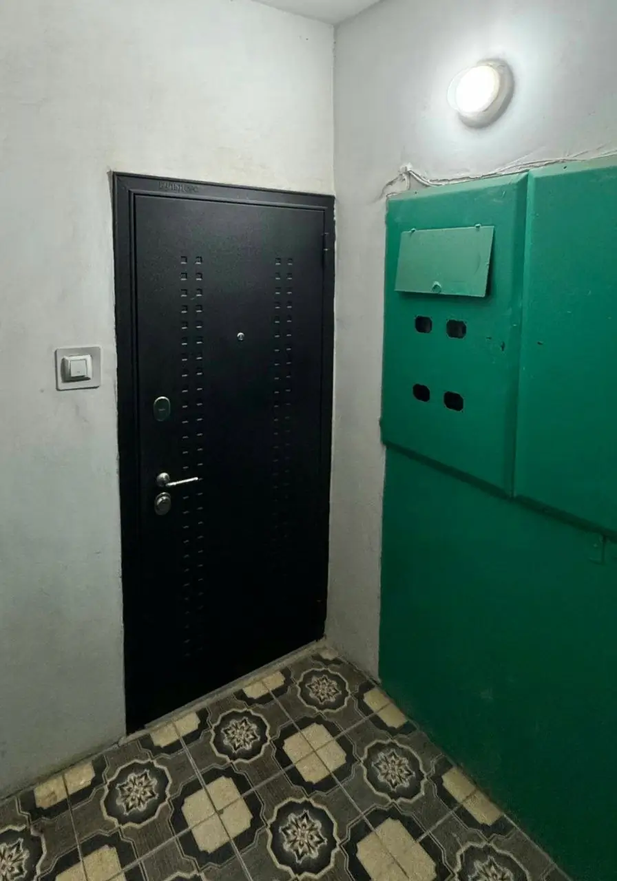 4 xonali kvartira sotiladi − 90 m²