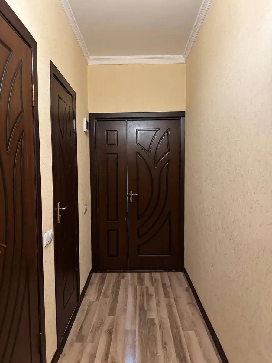 4 xonali kvartira sotiladi − 90 m²