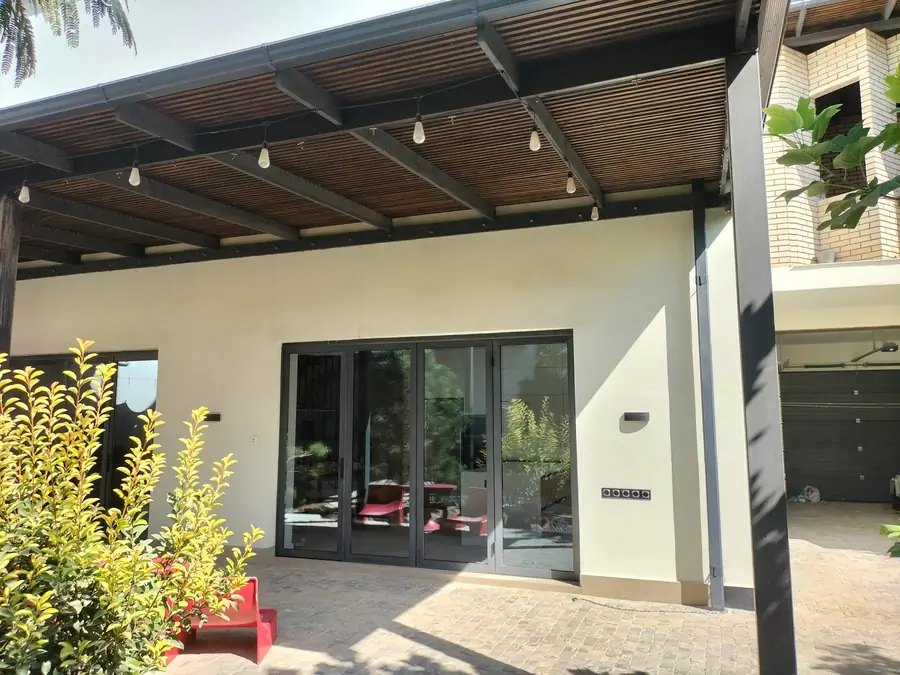 2 qavatli uy − 200 m², 4 sot.