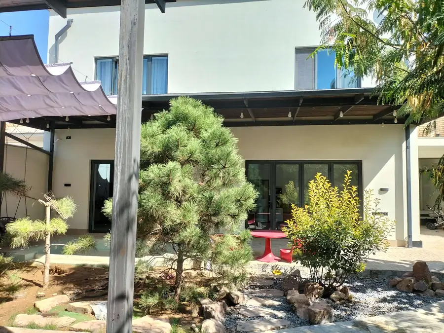 2 qavatli uy sotiladi − 200 m²