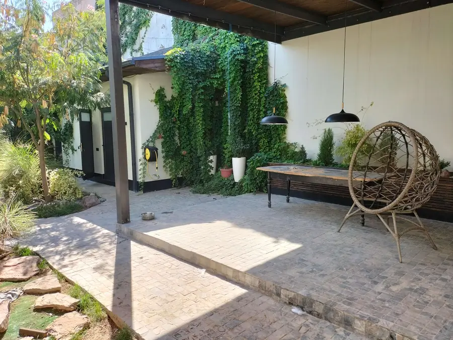 2 qavatli uy sotiladi − 200 m²