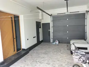 2 qavatli uy − 300 m², 4 sot. 