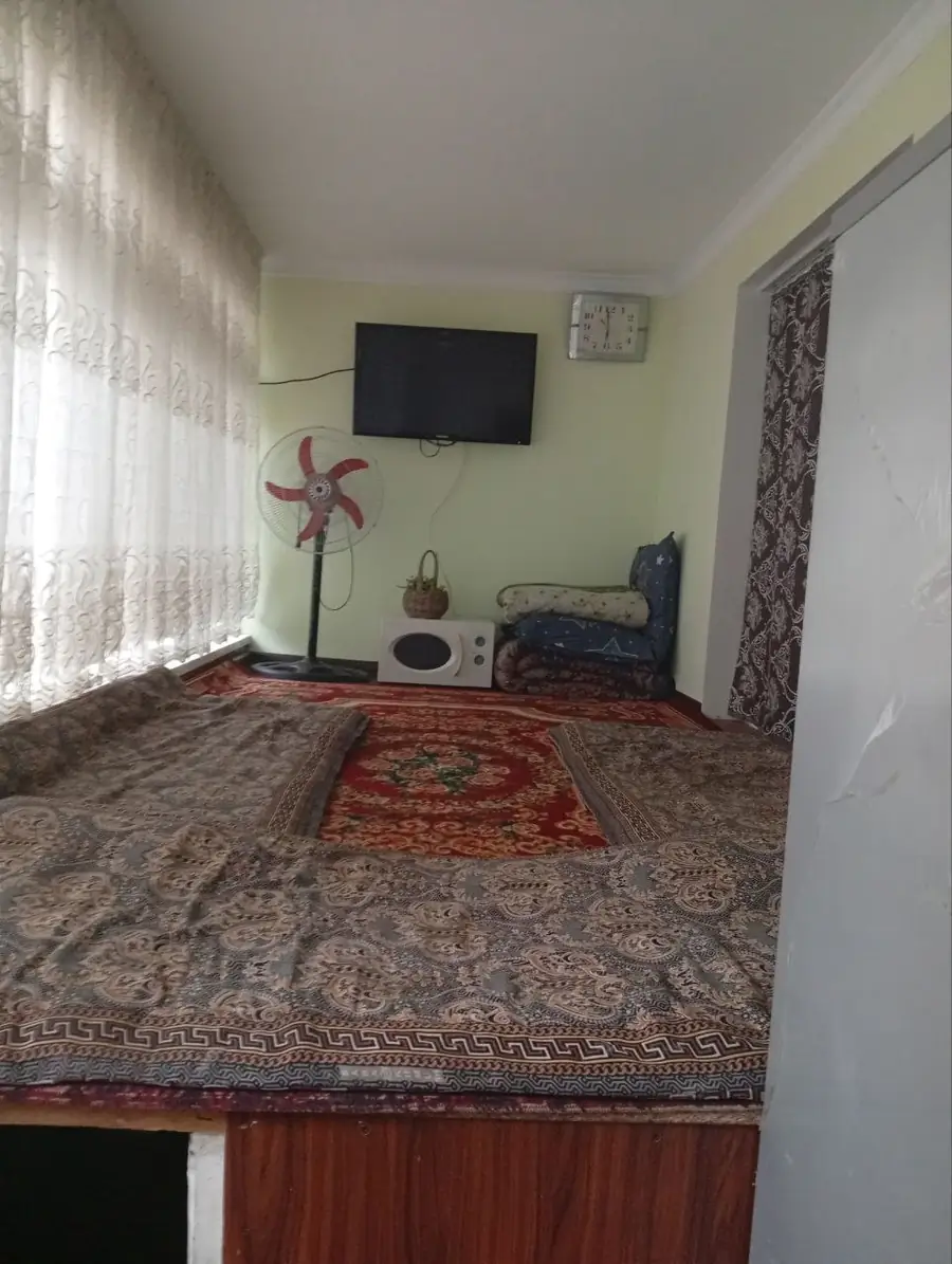 1 xonali kvartira sotiladi − 42 m²