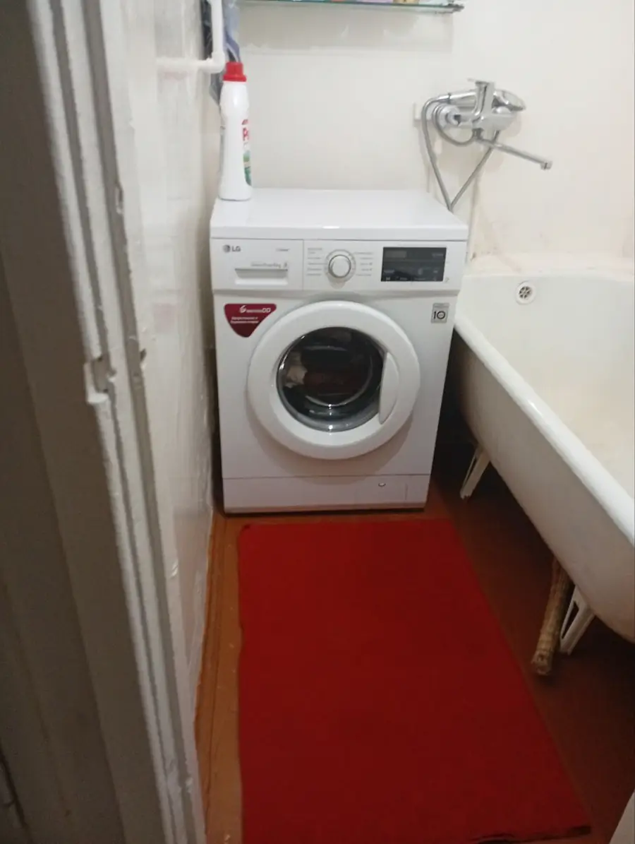 1 xonali kvartira sotiladi − 42 m²