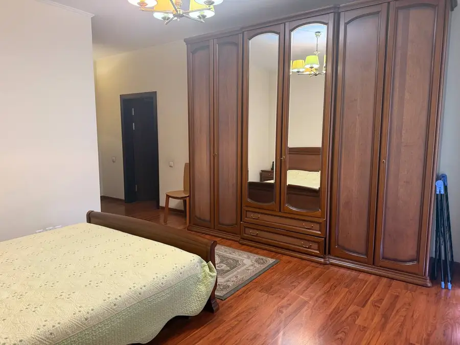 Ijaraga 3 xonali kvartira − 106 m²