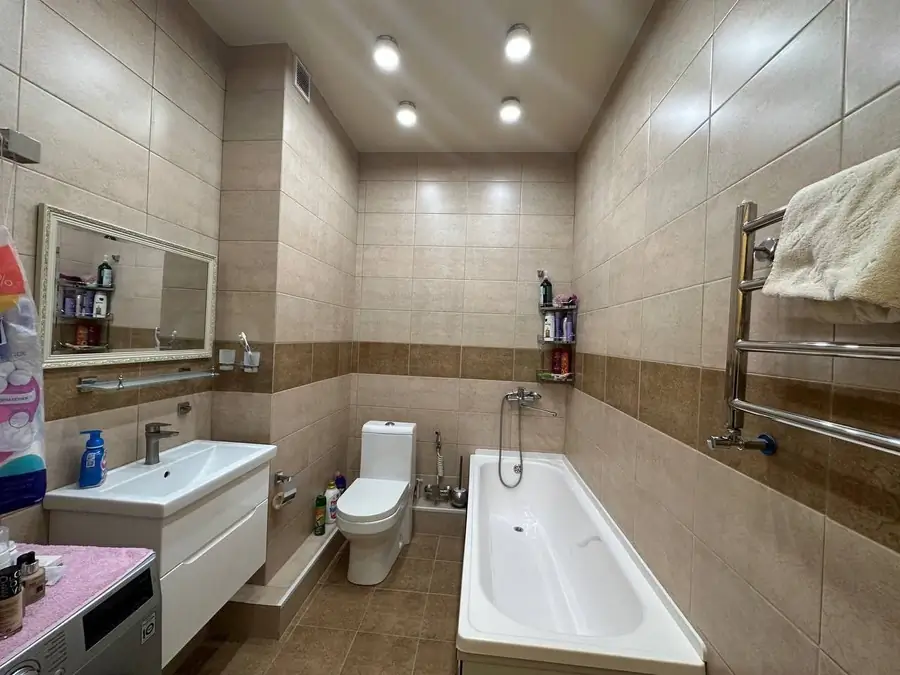 2 xonali kvartira sotiladi − 67.5 m²