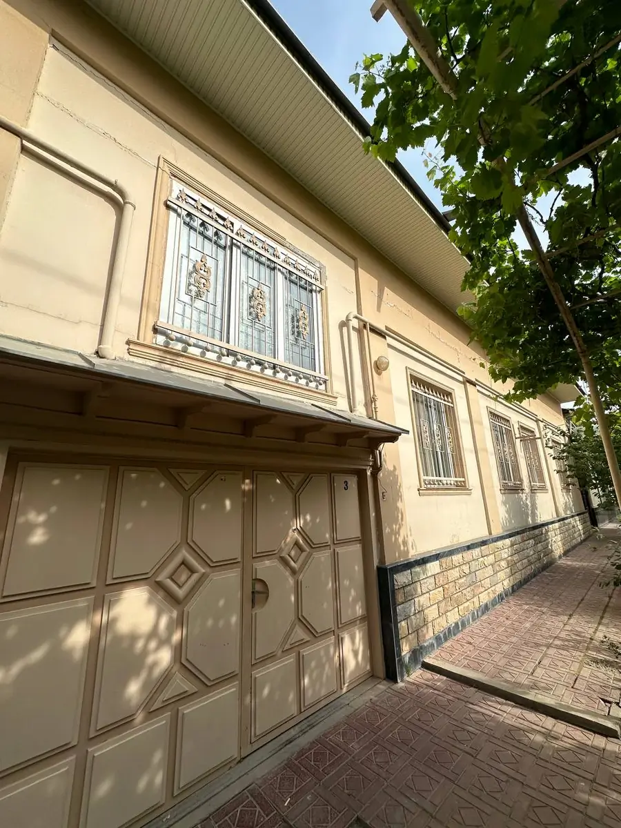 1 qavatli uy − 300 m², 600 sot. 