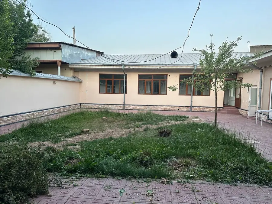 1 qavatli uy − 300 m², 600 sot. 