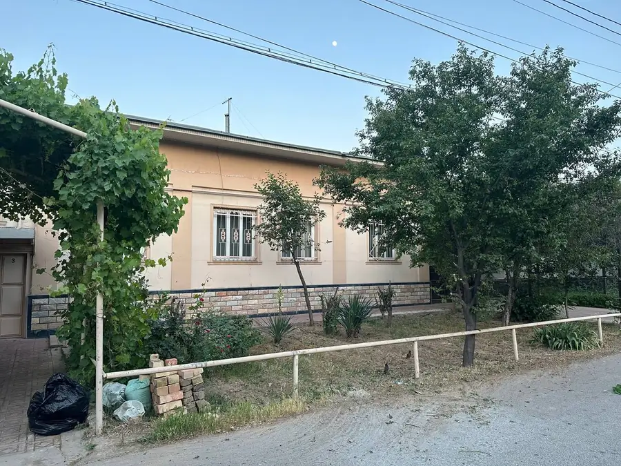 1 qavatli uy − 300 m², 600 sot. 