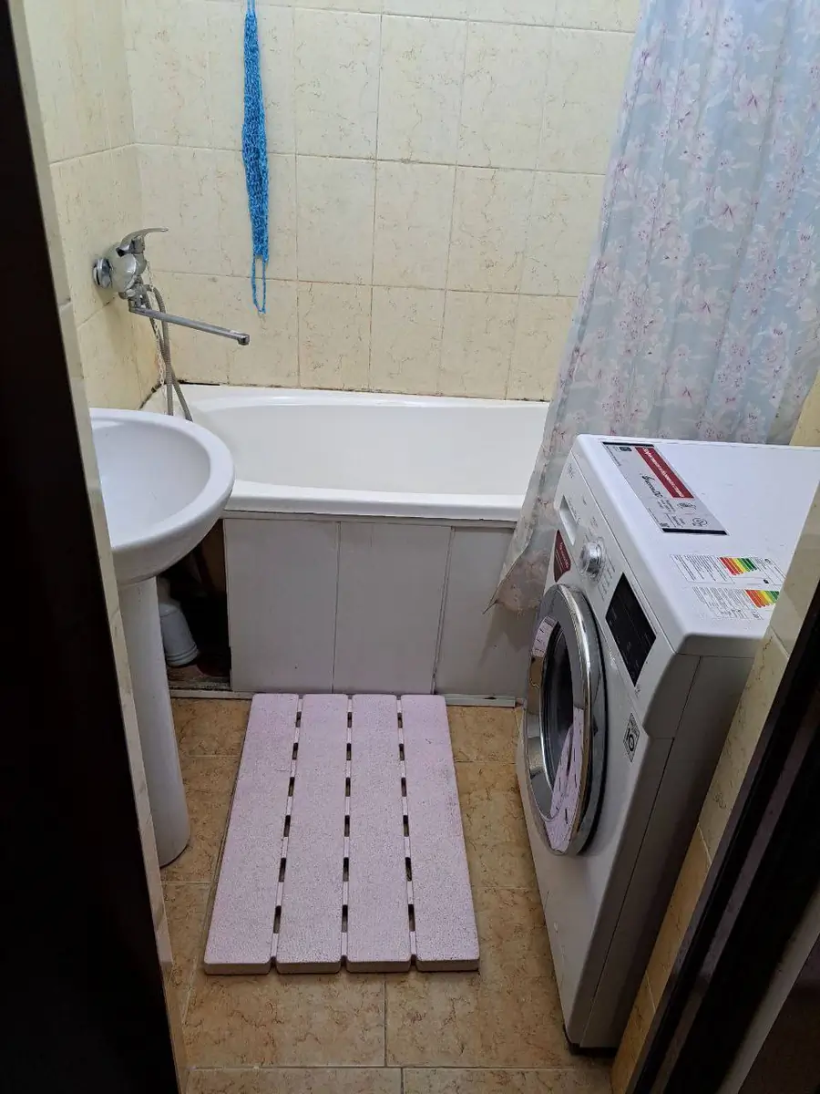 3 xonali kvartira sotiladi − 65 m²