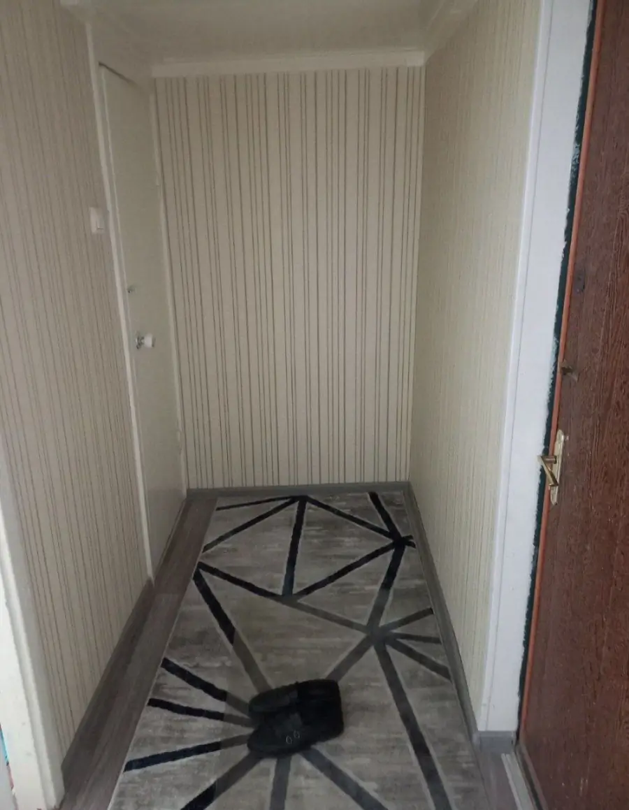 1 xonali kvartira sotiladi − 32 m²