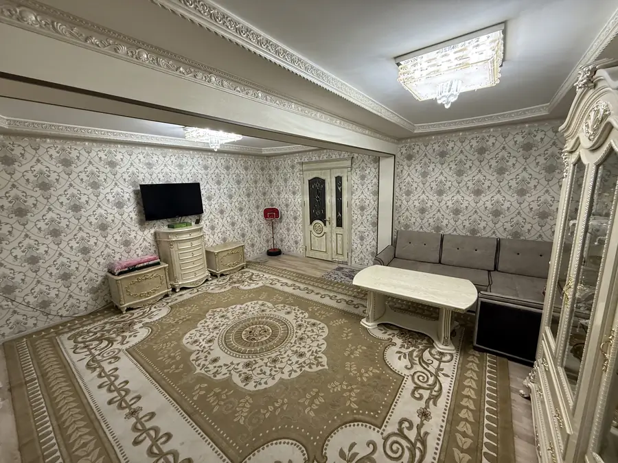 4 xonali kvartira sotiladi − 89 m²