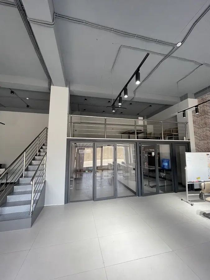 Ijaraga ofis − 104 m²