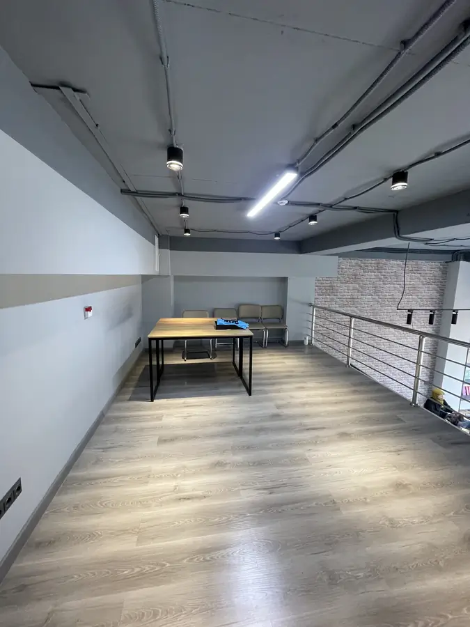 Ijaraga ofis − 104 m²