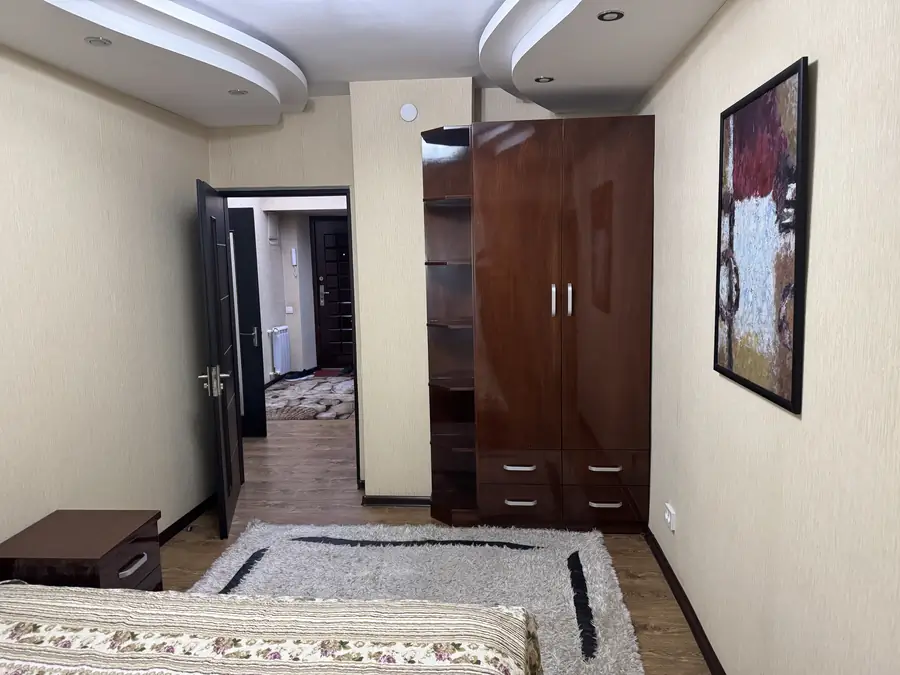 Сдается 2-комнатная квартира − 56 м²