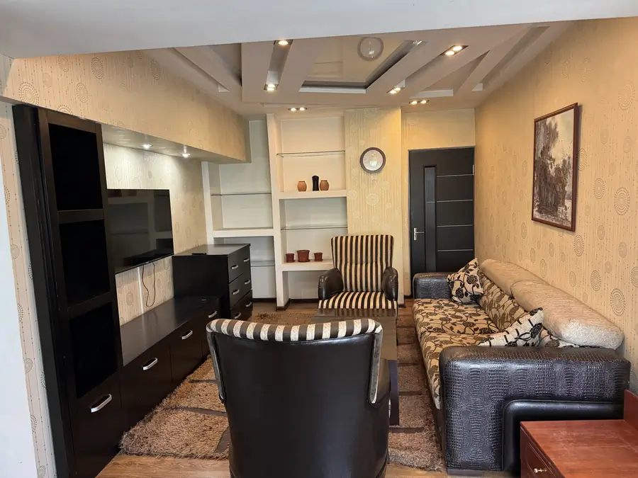 Сдается 2-комнатная квартира − 56 м²