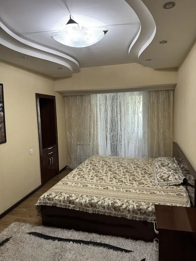 Сдается 2-комнатная квартира − 56 м²