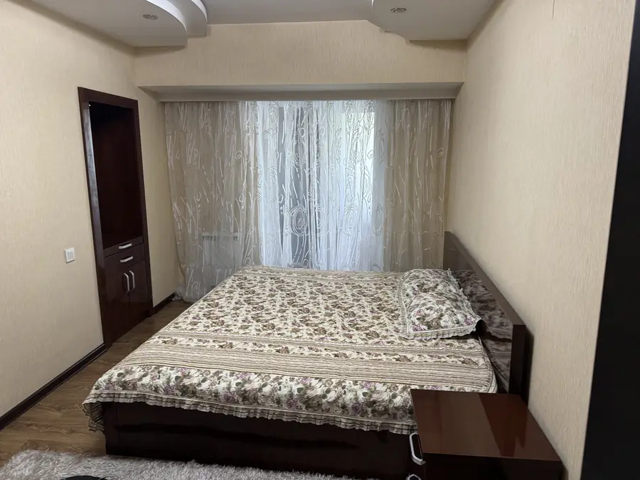 Сдается 2-комнатная квартира − 56 м²