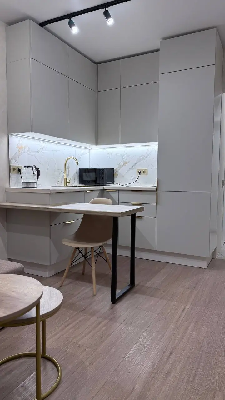 Oriq qiz onlayn Tanga kiygan erkak sportchilarning suratlari