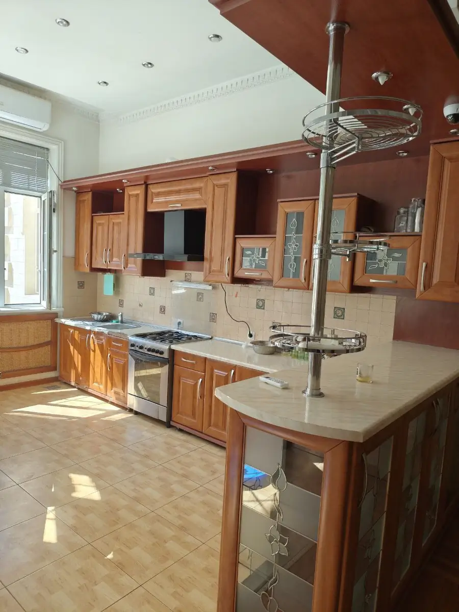 Ijaraga 2 qavatli uy − 439 m²
