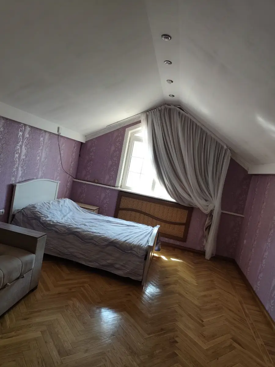 Ijaraga 2 qavatli uy − 439 m²