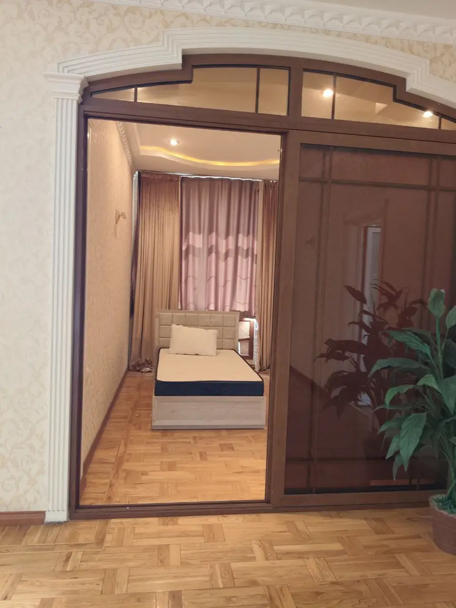 Ijaraga 2 qavatli uy − 439 m²