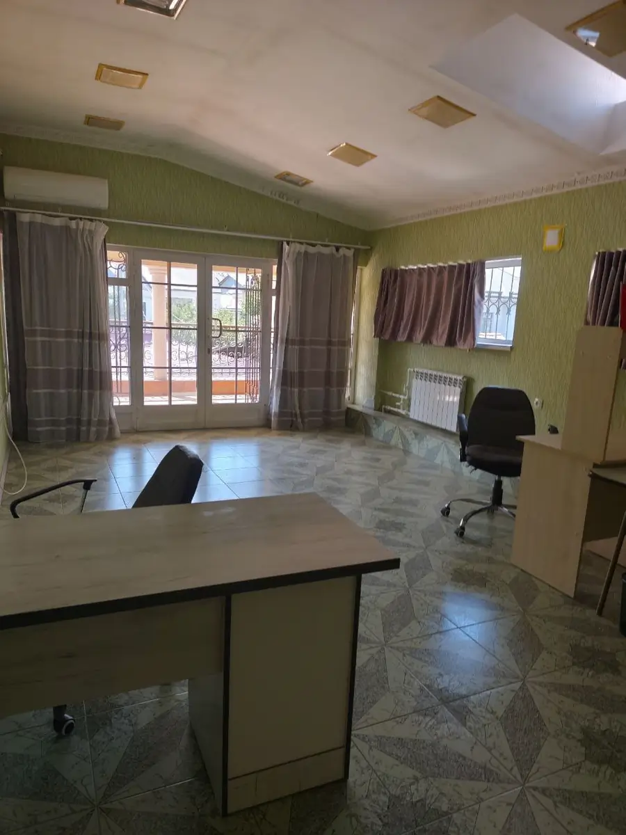 Ijaraga 2 qavatli uy − 439 m²