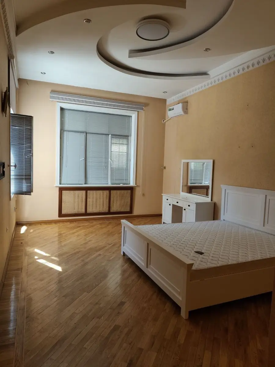Ijaraga 2 qavatli uy − 439 m²