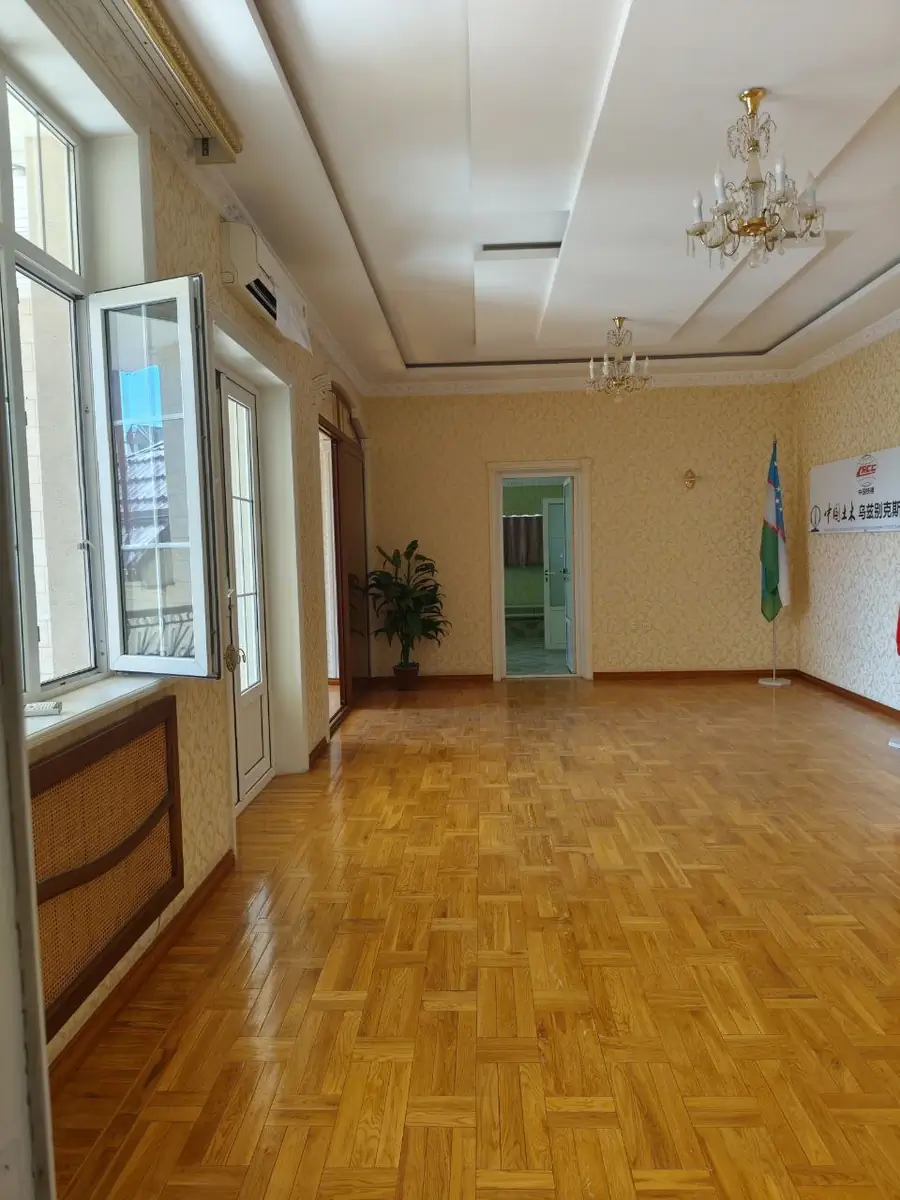 Ijaraga 2 qavatli uy − 439 m²