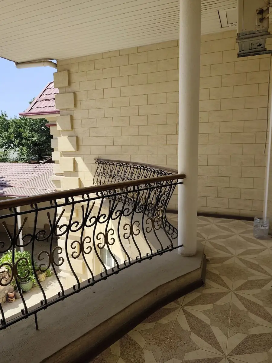 Ijaraga 2 qavatli uy − 439 m²