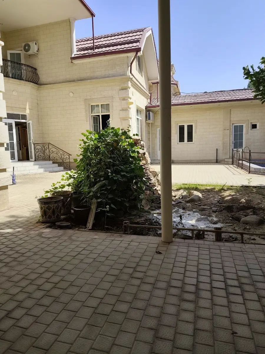 2 qavatli uy − 439 m², 4.1 sot. 