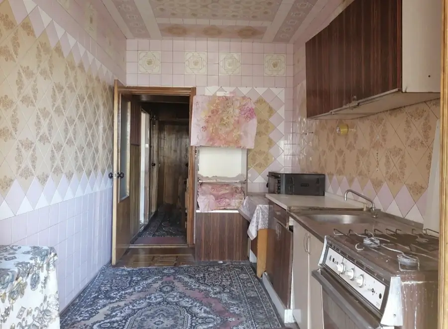 4 xonali kvartira sotiladi − 82.8 m²