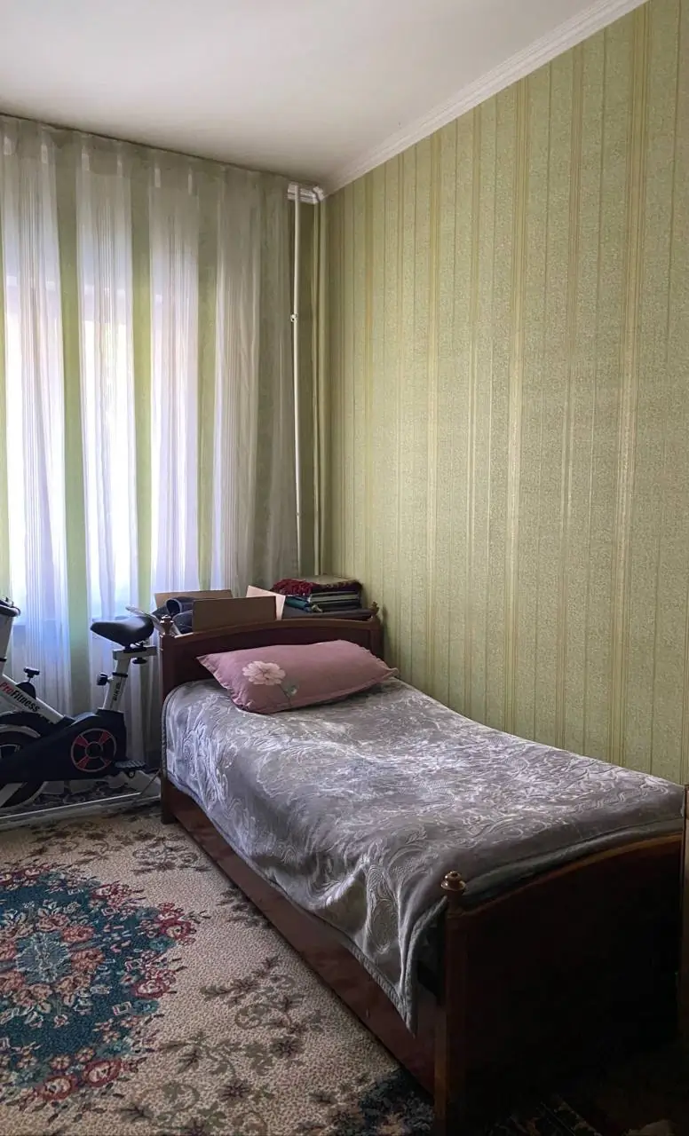 5 dan ortiq xonali kvartira − 100 m², 2/5 qavat