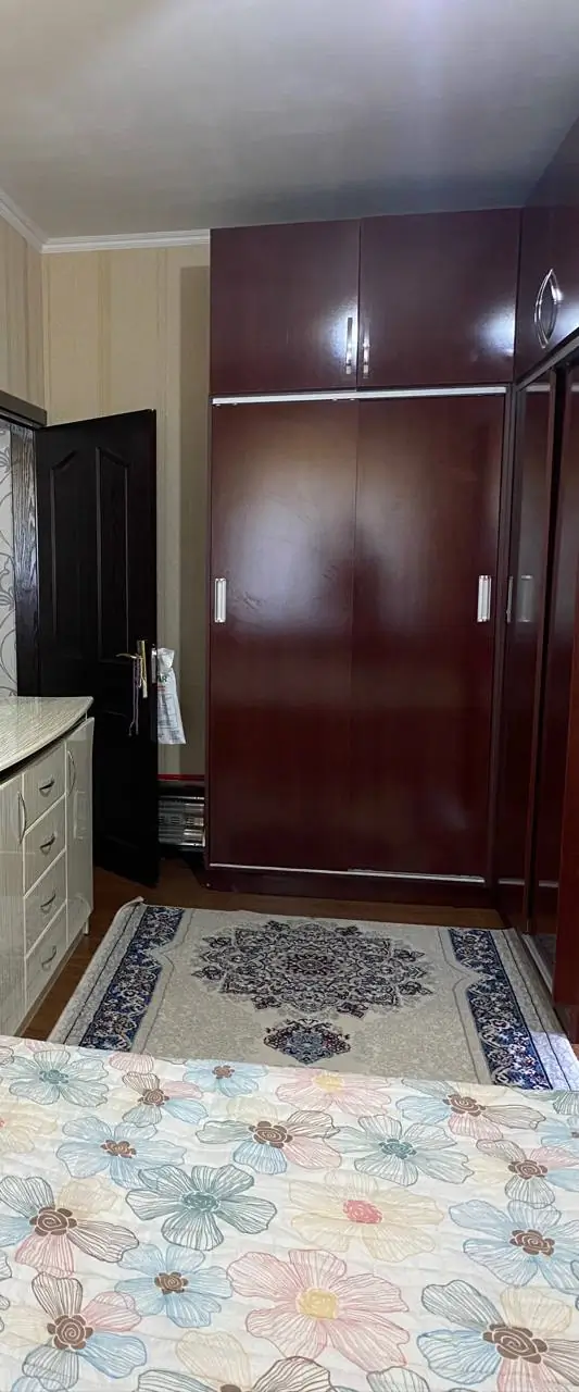 Более 5 xonali kvartira sotiladi − 100 m²