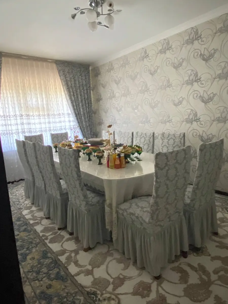 Более 5 xonali kvartira sotiladi − 100 m²