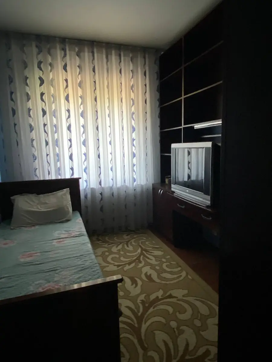 Более 5 xonali kvartira sotiladi − 100 m²