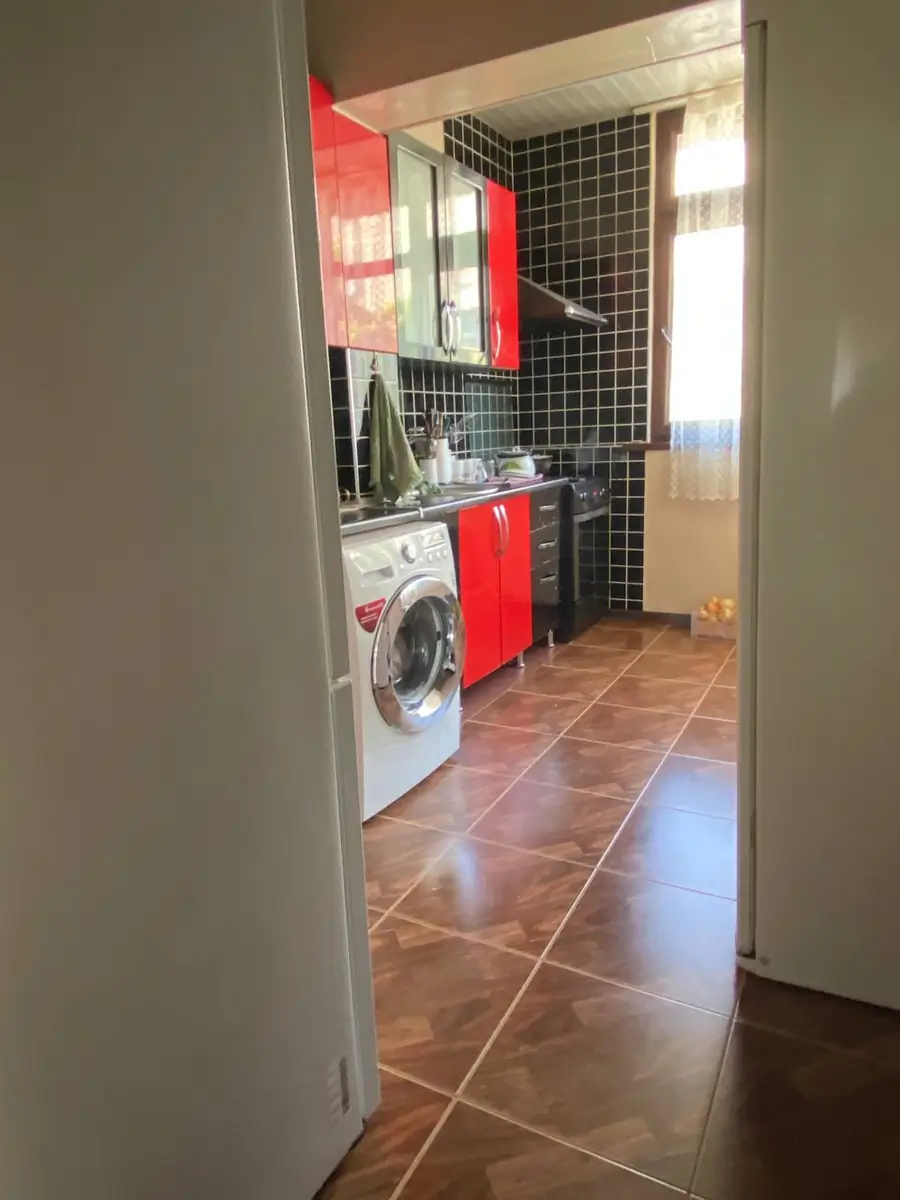 5 dan ortiq xonali kvartira − 100 m², 2/5 qavat